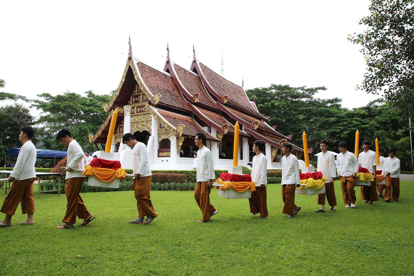 มฟล. จัดพิธีถวายเทียนพรรษาและเวียนเทียน เนื่องในโอกาสวันอาสาฬหบูชา ประจำปี 2561