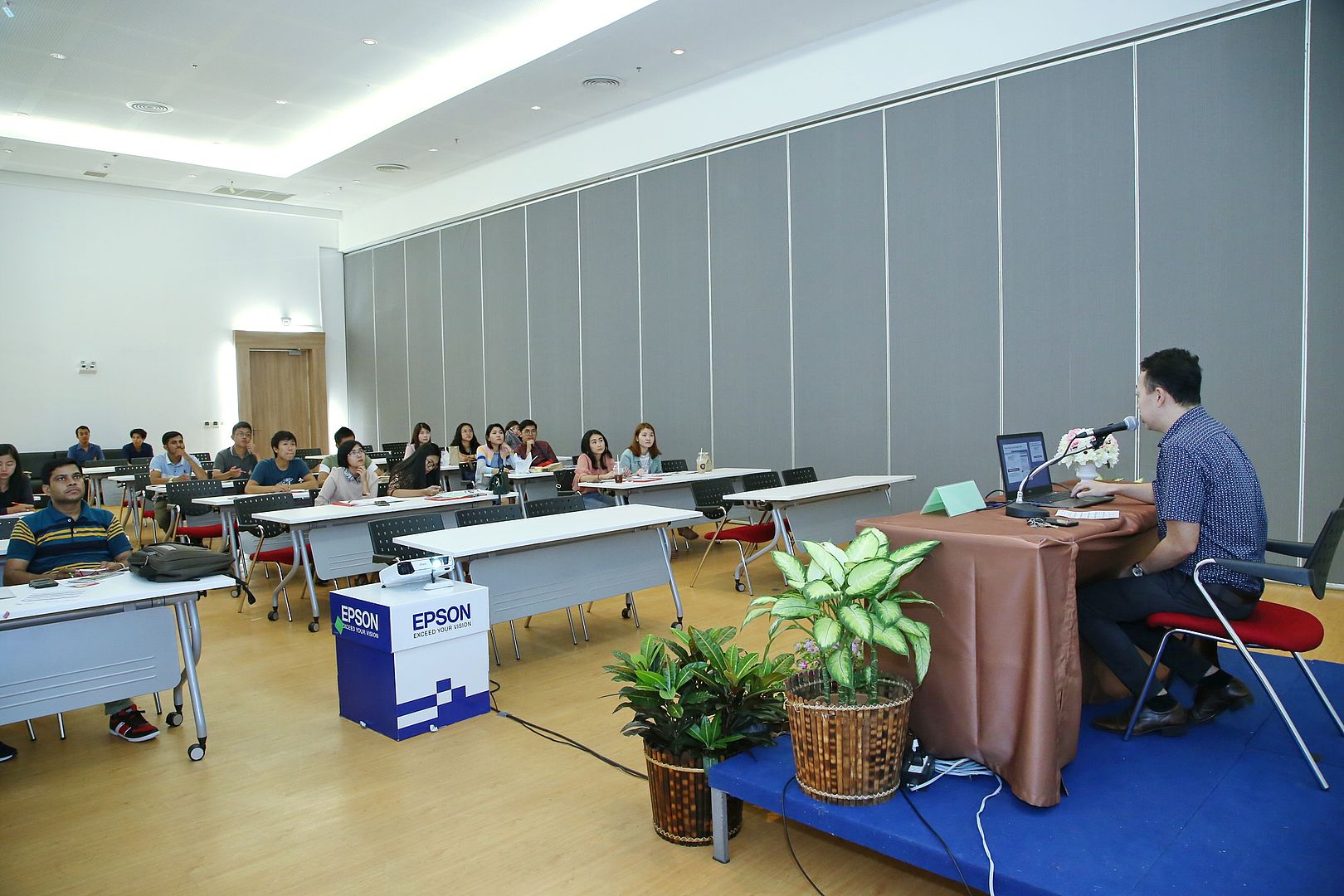 มฟล. ปฐมนิเทศนักศึกษาต่างชาติ ระดับบัณฑิตศึกษา ปีการศึกษา 2561