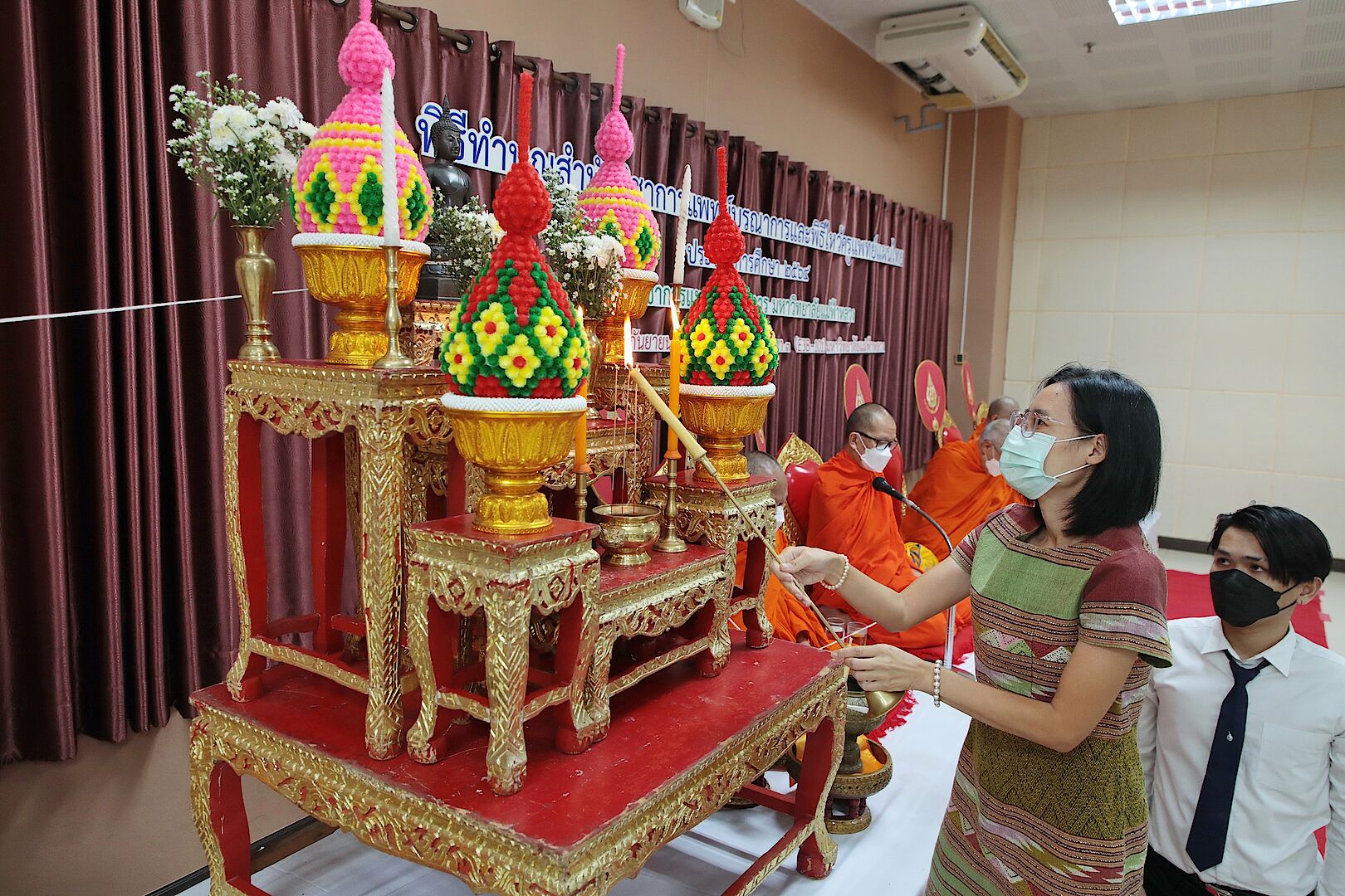 สำนักวิชาการแพทย์บูรณาการ จัดพิธีทำบุญสำนักวิชาและพิธีไหว้ครูแพทย์แผนไทย ประจำปีการศึกษา 2564