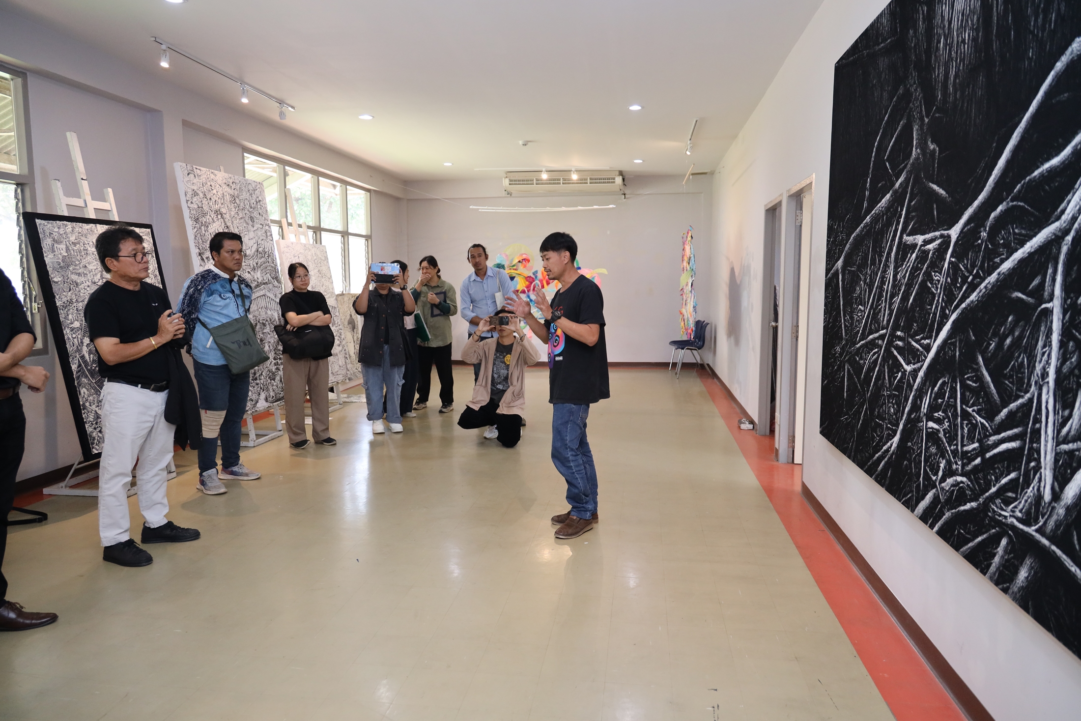 มฟล. เชิญผู้ทรงคุณวุฒิ ตรวจประเมินผลงานของผู้เรียนพุทธศิลปกรรม รุ่น 4 เพื่อนำข้อเสนอแนะพัฒนางานสู่ความเป็นเลิศ