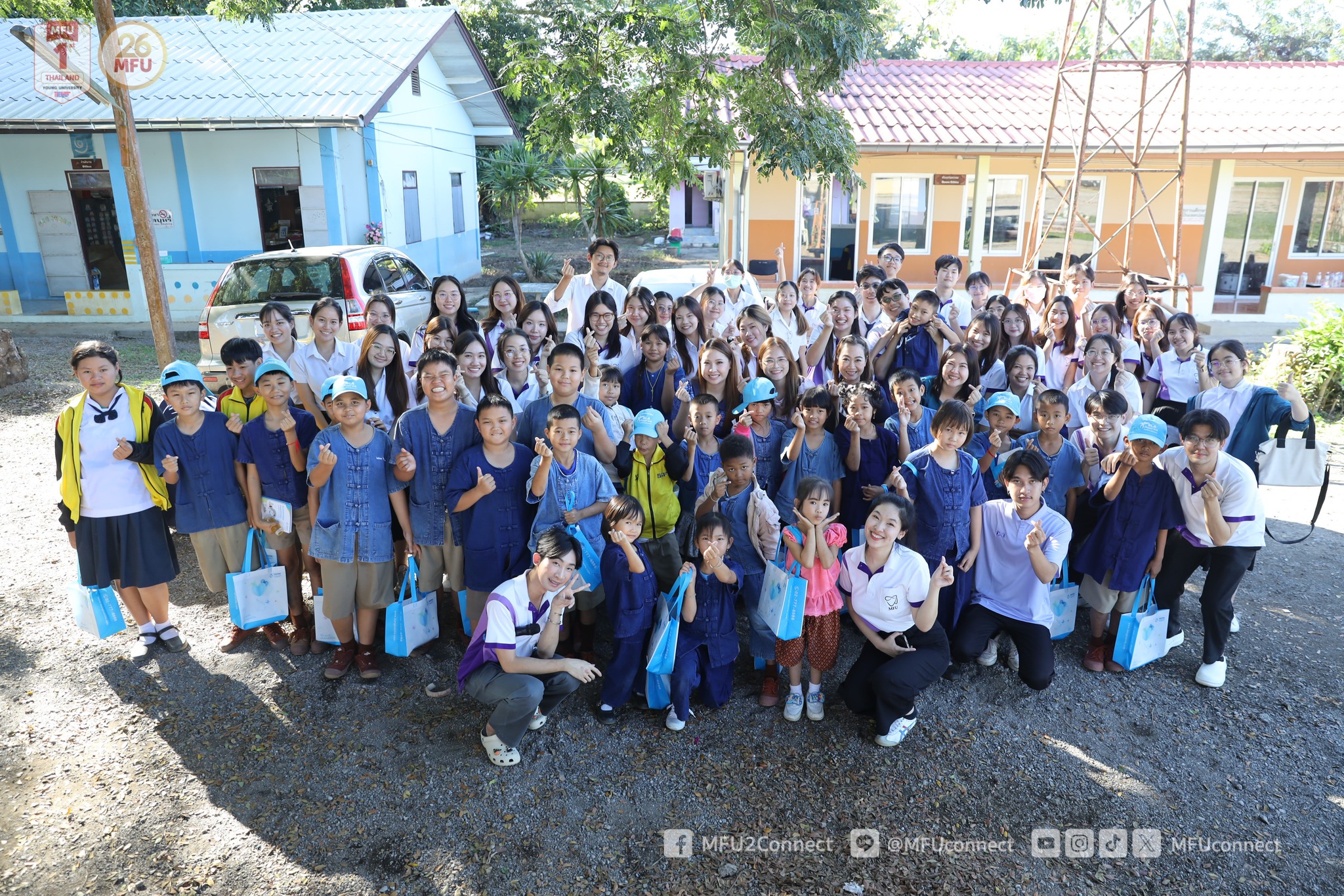 นศ.ทันตแพทย์ มฟล. ออกค่ายสอนน้องดูแลช่องปาก